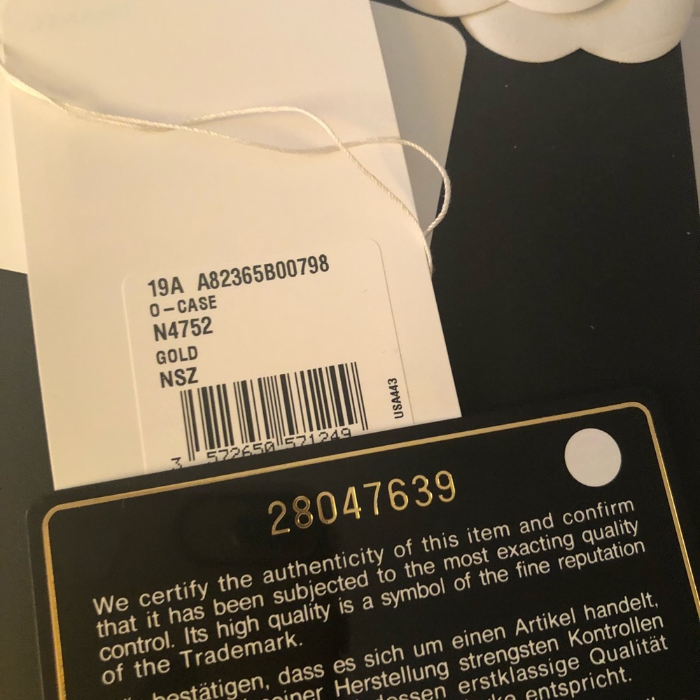 2019 Chanel Gold Croco Zip Case Wallet NWT - Picture 3 of 6